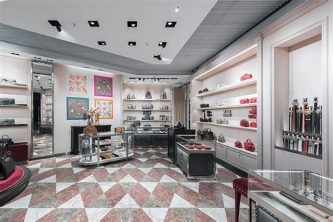 gucci frankfurt|Stunning Gucci boutique opens at Frankfurt Airport.